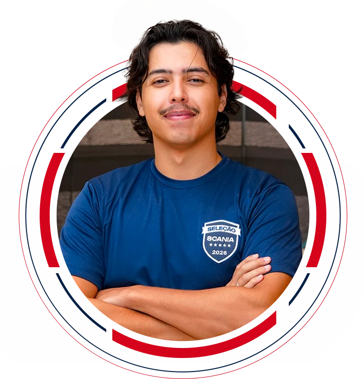 Estagiário da Scania de braços cruzados